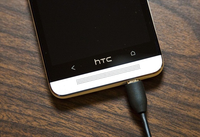 Ảnh minh họa : Điện thoại HTC sạc không vào